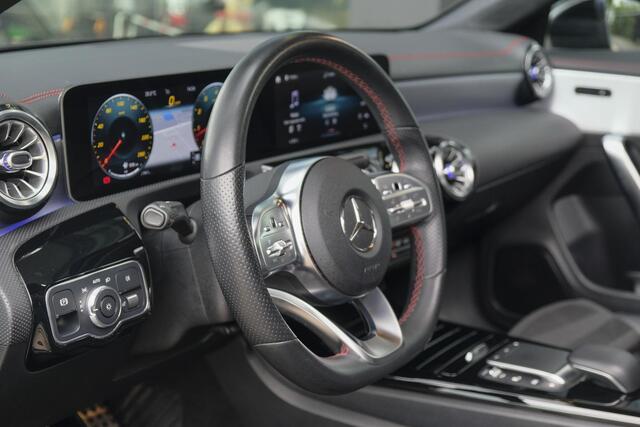 Mercedes-Benz CLA-KLASSE CLA250 AMG 224pk Panoramadak Night pakket Widescreen Sfeerverlichting 19" LMV
