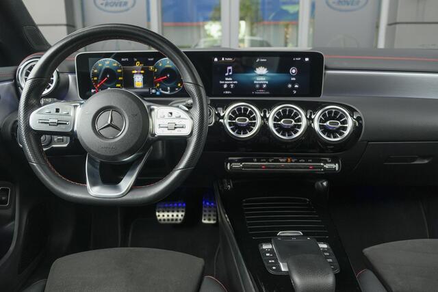 Mercedes-Benz CLA-KLASSE CLA250 AMG 224pk Panoramadak Night pakket Widescreen Sfeerverlichting 19" LMV