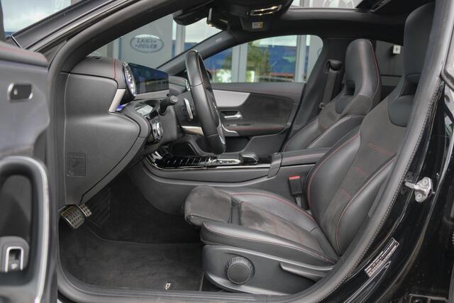 Mercedes-Benz CLA-KLASSE CLA250 AMG 224pk Panoramadak Night pakket Widescreen Sfeerverlichting 19" LMV