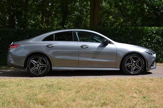 Mercedes-Benz CLA-KLASSE 180 Business Solution AMG Automaat/Navi/Ecc/Pdc/Panoramadak/Matrix LED koplampen/Stoelverwarming/Sfeerverlichting/AchteruitrijCamera