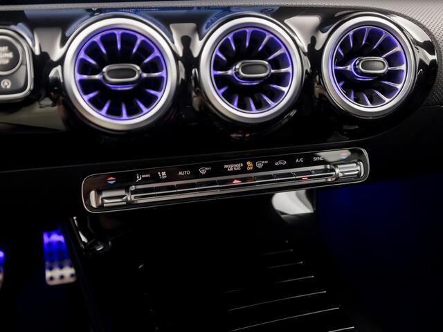 Mercedes-Benz CLA-KLASSE 180 AMG Sport Automaat (GROOT NAVI, LOGISCH NAP, CAMERA, LEDER, SPORTSTOELEN, GETINT GLAS, STOELVERWARMING, ELEK ACHTERKLEP, NIEUWSTAAT)