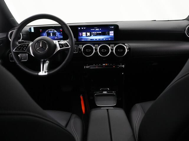 Mercedes-Benz CLA-KLASSE 180 Star Edition LIMITED | Stoelverwarming voor | Achteruitrijcamera | Led-koplampen