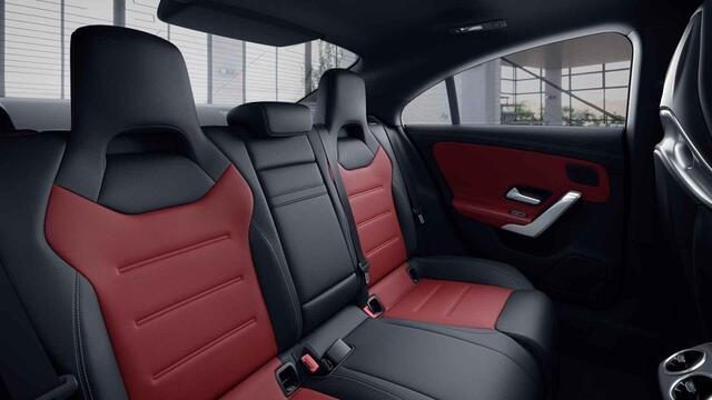 Mercedes-Benz CLA-KLASSE AMG 35 4MATIC | Panoramadak | 19 inch | Memory pakket | HUD | Spoiler |