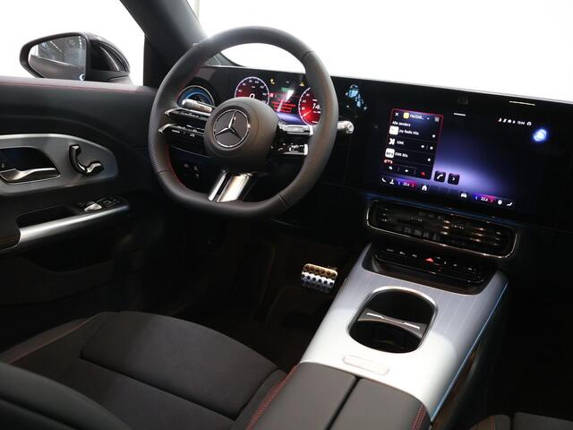Mercedes-Benz CLA-KLASSE 250+ Launch Edition 85.5 kWh | Night | Panoramadak | Stoelverwarming | DISTRONIC | Achteruitrijcamera | Trekhaak |