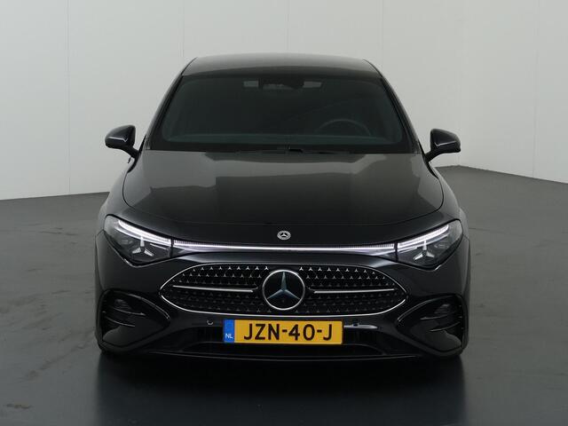 Mercedes-Benz CLA-KLASSE 180 Business Solution AMG | Superscreen | Premium Pakket | Panoramadak | Trekhaak |