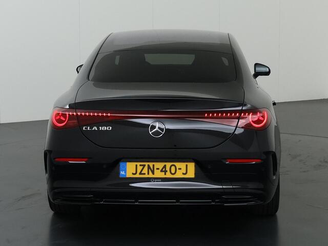 Mercedes-Benz CLA-KLASSE 180 Business Solution AMG | Superscreen | Premium Pakket | Panoramadak | Trekhaak |
