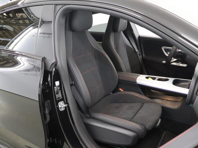 Mercedes-Benz CLA-KLASSE 180 Business Solution AMG | Superscreen | Premium Pakket | Panoramadak | Trekhaak |