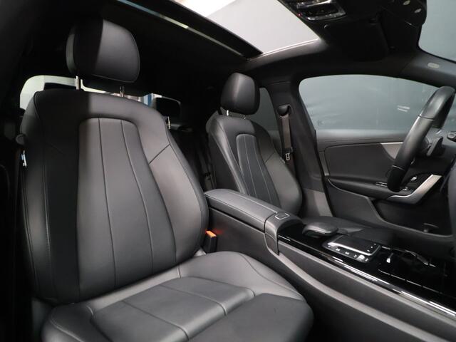 Mercedes-Benz CLA-KLASSE 180 Business Solution Luxury [PANORAMADAK, PREMIUM SOUND, MEMORY SEATS, ELEKTRISCHE STOELEN, MULTIBEAM LED, STOELVERWARMING, CAMERA, SFEERVERLICHTING, PDC V+A, CRUISE CONTROL, GROOT NAVIGATIE, CLIMATE CONTROL, KEYLESS, W
