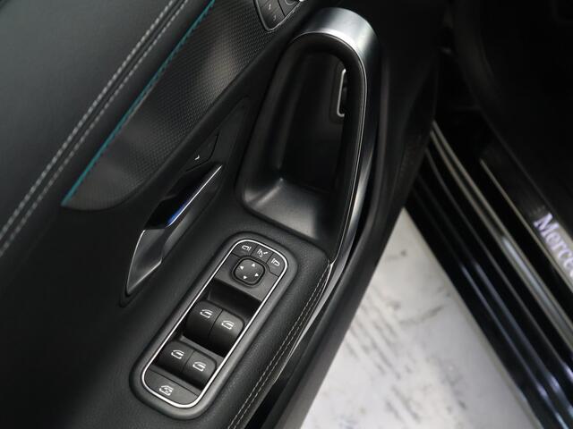 Mercedes-Benz CLA-KLASSE 180 Business Solution Luxury [PANORAMADAK, PREMIUM SOUND, MEMORY SEATS, ELEKTRISCHE STOELEN, MULTIBEAM LED, STOELVERWARMING, CAMERA, SFEERVERLICHTING, PDC V+A, CRUISE CONTROL, GROOT NAVIGATIE, CLIMATE CONTROL, KEYLESS, W