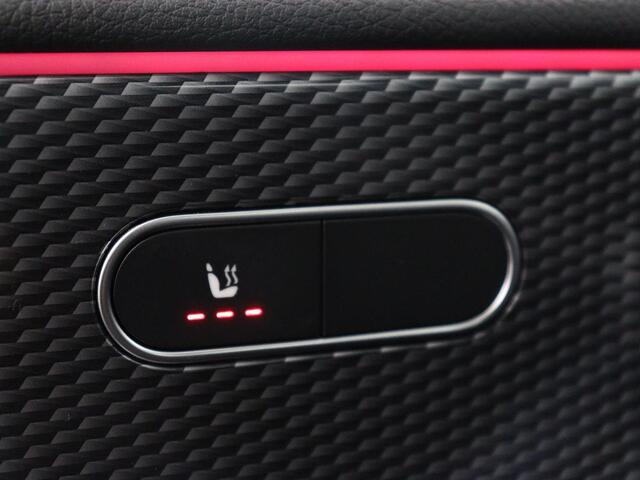 Mercedes-Benz CLA-KLASSE 180 Luxury Line | Half leder | Stoelverwarming | Sfeerverlichting | Carplay | Climate control | Cruise control | Camera | Park assist |