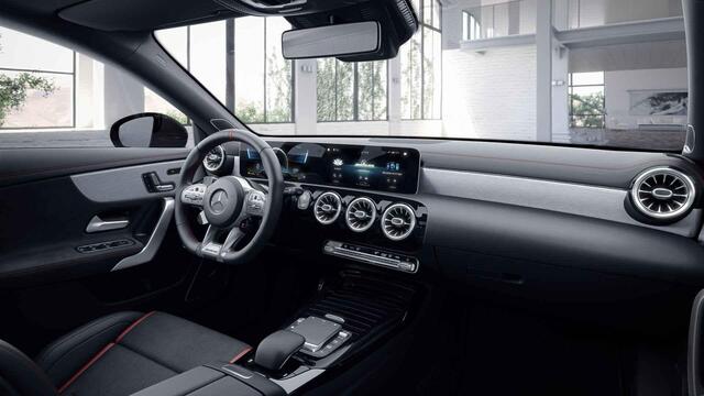 Mercedes-Benz CLA-KLASSE AMG 35 4MATIC Premium Plus | Panoramadak | 360 camera | Burmester |