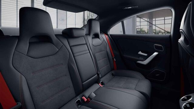 Mercedes-Benz CLA-KLASSE AMG 35 4MATIC Premium Plus | Panoramadak | 360 camera | Burmester |