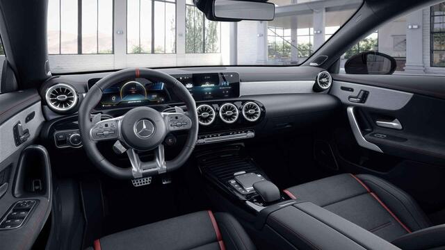 Mercedes-Benz CLA-KLASSE AMG 35 4MATIC Premium Plus | Panoramadak | 360 camera | Burmester |