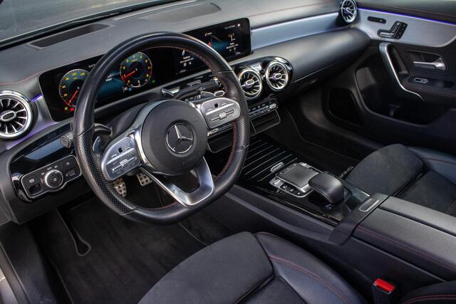 Mercedes-Benz CLA-KLASSE 180 Premium Plus AMG PANO MEMORY HUD STOELVERWARMING CAMERA DIFFUSER BURMESTER