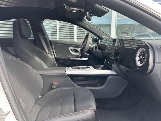 Mercedes-Benz CLA-KLASSE 250+ Launch Edition 85.5 kWh | Panoramadak | Apple CarPlay & Android Auto | Warmtepomp | Stoelverwarming