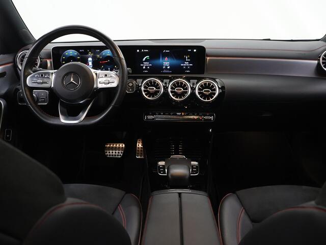 Mercedes-Benz CLA-KLASSE 200 Business Solution AMG | Panoramadak | Night pakket | Stoelverwarming | Sfeerverlichting |