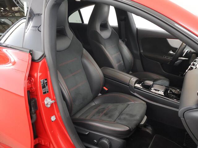 Mercedes-Benz CLA-KLASSE 200 Business Solution AMG | Panoramadak | Night pakket | Stoelverwarming | Sfeerverlichting |