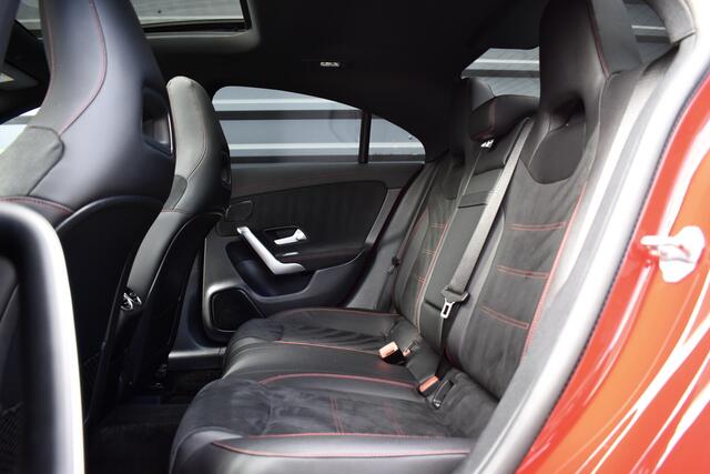 Mercedes-Benz CLA-KLASSE 200 AMG Line | Panorama | Sfeerverlichting | Widescreen Cockpit |