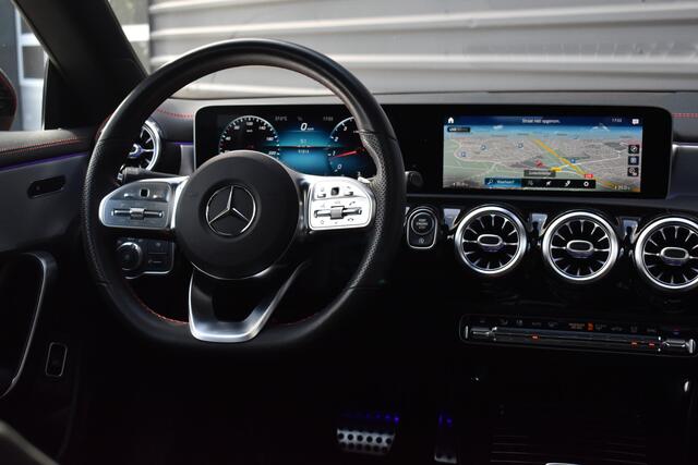 Mercedes-Benz CLA-KLASSE 200 AMG Line | Panorama | Sfeerverlichting | Widescreen Cockpit |