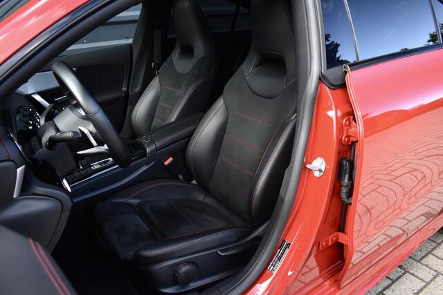 Mercedes-Benz CLA-KLASSE 200 AMG Line | Panorama | Sfeerverlichting | Widescreen Cockpit |