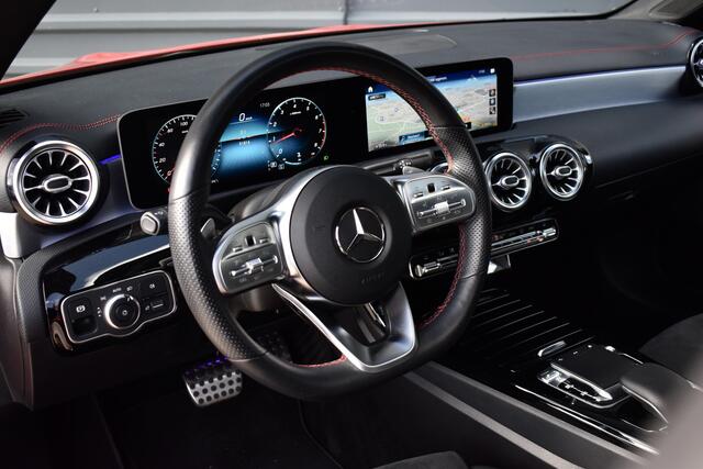 Mercedes-Benz CLA-KLASSE 200 AMG Line | Panorama | Sfeerverlichting | Widescreen Cockpit |