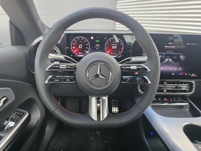 Mercedes-Benz CLA-KLASSE 200 Business Solution AMG | Premium Pakket | Night Pakket | Winter Pakket | MBUX Superscreen | Adaptieve Cruise Control | Dodehoekassistent | Verkeersbordenassistent | Elektrisch Verstelbare Stoelen + Memory | Massage Functie Voorstoelen | Stoelverwarming | Stuurverwarming | Sfeerverlichting | Sierdelen Geborsteld Aluminium Lightlines | THERMOTRONIC Klimaatregeling | Apple CarPlay | Android Auto | Elektrische Kofferklep | Achteruitrijcamera | Parkeersensoren