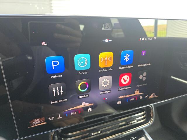 Mercedes-Benz CLA-KLASSE 200 Business Solution AMG | Premium Pakket | Night Pakket | Winter Pakket | MBUX Superscreen | Adaptieve Cruise Control | Dodehoekassistent | Verkeersbordenassistent | Elektrisch Verstelbare Stoelen + Memory | Massage Functie Voorstoelen | Stoelverwarming | Stuurverwarming | Sfeerverlichting | Sierdelen Geborsteld Aluminium Lightlines | THERMOTRONIC Klimaatregeling | Apple CarPlay | Android Auto | Elektrische Kofferklep | Achteruitrijcamera | Parkeersensoren