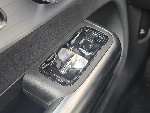 Mercedes-Benz CLA-KLASSE 200 Business Solution AMG | Premium Pakket | Night Pakket | Winter Pakket | MBUX Superscreen | Adaptieve Cruise Control | Dodehoekassistent | Verkeersbordenassistent | Elektrisch Verstelbare Stoelen + Memory | Massage Functie Voorstoelen | Stoelverwarming | Stuurverwarming | Sfeerverlichting | Sierdelen Geborsteld Aluminium Lightlines | THERMOTRONIC Klimaatregeling | Apple CarPlay | Android Auto | Elektrische Kofferklep | Achteruitrijcamera | Parkeersensoren