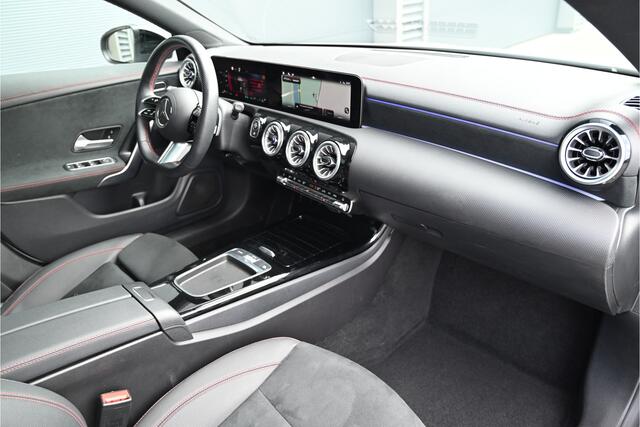 Mercedes-Benz CLA-KLASSE 180 AMG / PANO / NIGHT / SFEERVERLICHTING / 360 CAMERA / LED / FACELIFT