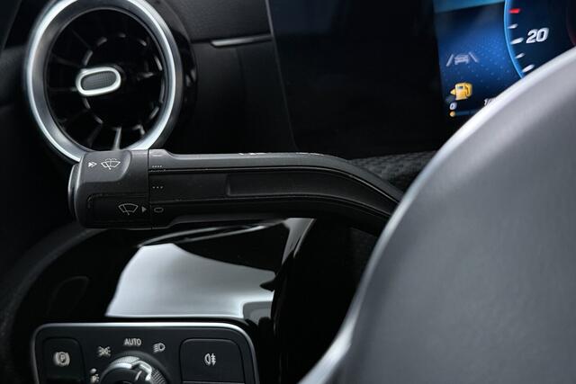 Mercedes-Benz CLA-KLASSE 180 Business Line (STOELVERWARMING, NAVIGATIE, CAMERA, PARKEERSENSOREN)