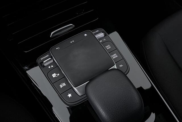 Mercedes-Benz CLA-KLASSE 180 Business Line (STOELVERWARMING, NAVIGATIE, CAMERA, PARKEERSENSOREN)