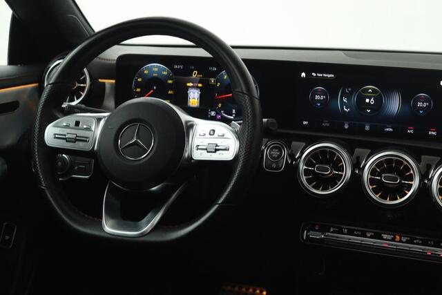 Mercedes-Benz CLA-KLASSE 180 AMG Line (PANORAMADAK, STOELVERWARMING, SFEERVERLICHTING, CAMERA, CRUISE ADAPTIEF)