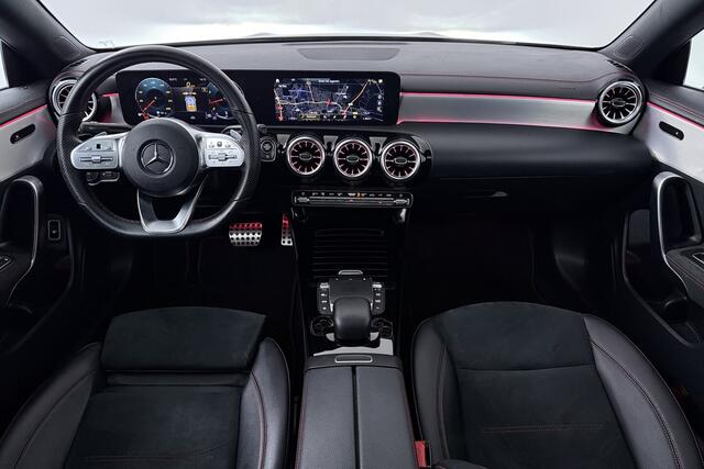 Mercedes-Benz CLA-KLASSE 200 Business Solution AMG (PANORAMADAK, STOELVERWARMING, SFEERVERLICHTING, CAMERA, CRUISE