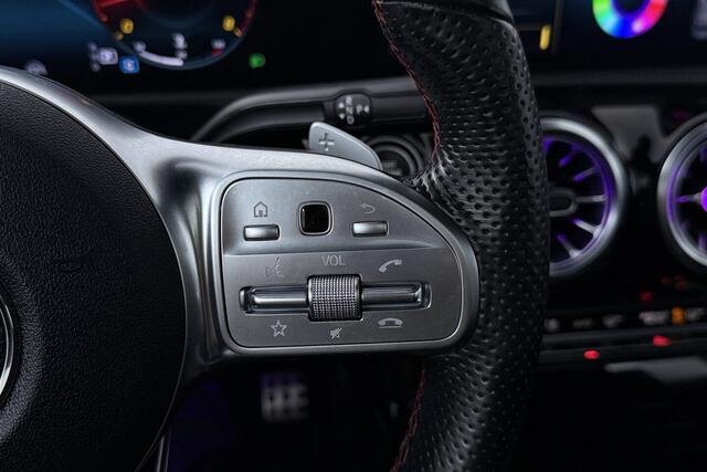 Mercedes-Benz CLA-KLASSE 200 Business Solution AMG (PANORAMADAK, STOELVERWARMING, SFEERVERLICHTING, CAMERA, CRUISE