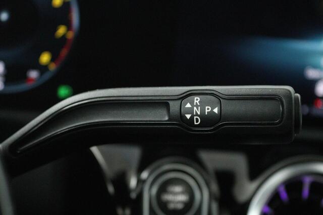 Mercedes-Benz CLA-KLASSE 180 Business Solution AMG (PANORAMADAK, AFNEEMBARE TREKHAAK, SFEERVERLICHTING, STOELVERWAR