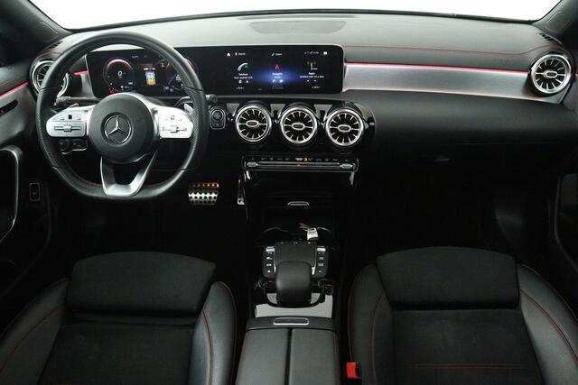 Mercedes-Benz CLA-KLASSE 200 Business Solution AMG (PANORAMADAK, SFEERVERLICHTING, STOELVERWARMING, 1e EIGENAAR, GO