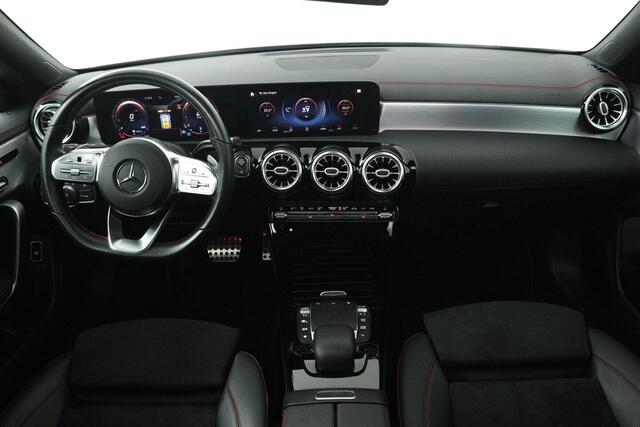 Mercedes-Benz CLA-KLASSE 200 Business Solution AMG (PANO, TREKHAAK WEGKLAPBAAR, SFEERVERLICHTING, STOELVERWARMIN)