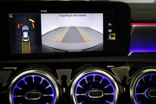 Mercedes-Benz CLA-KLASSE 180 Business Solution AMG | PANORAMADAK | MATRIX LED | DAB | SFEERVERLICHTING