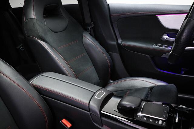 Mercedes-Benz CLA-KLASSE 180 Business Solution AMG | PANORAMADAK | MATRIX LED | DAB | SFEERVERLICHTING