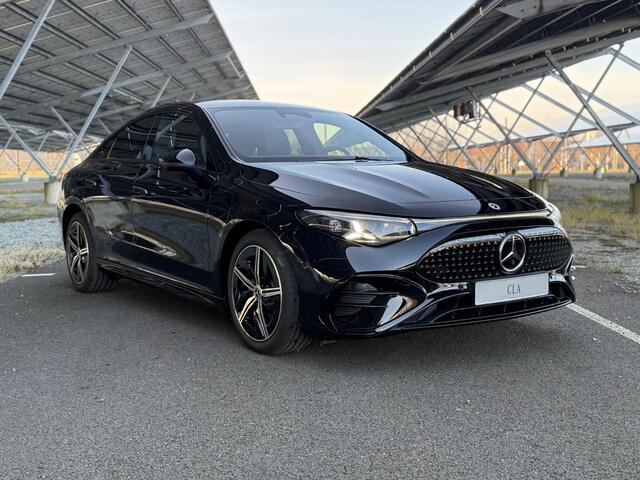 Mercedes-Benz CLA-KLASSE 250+ Launch Edition 85.5 kWh | Night | Panoramadak | Stoelverwarming | DISTRONIC | Achteruitrijcamera | Dodehoekassistent | Trekhaak |