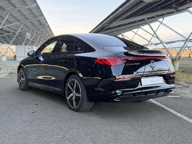Mercedes-Benz CLA-KLASSE 250+ Launch Edition 85.5 kWh | Night | Panoramadak | Stoelverwarming | DISTRONIC | Achteruitrijcamera | Dodehoekassistent | Trekhaak |