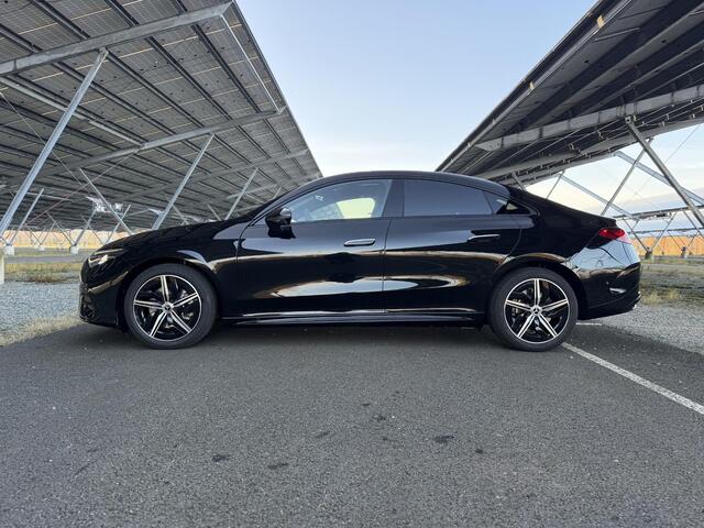 Mercedes-Benz CLA-KLASSE 250+ Launch Edition 85.5 kWh | Night | Panoramadak | Stoelverwarming | DISTRONIC | Achteruitrijcamera | Dodehoekassistent | Trekhaak |