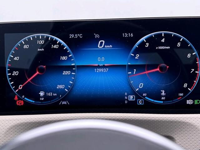 Mercedes-Benz CLA-KLASSE 200 Business Solution Luxury Premium Plus pakket | Panorama Schuif-Kanteldak | Sfeerverlichting | Memory stoelen | Ledkoplampen. Inclusief 24 maanden MB Certified garantie voor Europa.