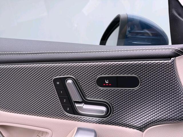 Mercedes-Benz CLA-KLASSE 200 Business Solution Luxury Premium Plus pakket | Panorama Schuif-Kanteldak | Sfeerverlichting | Memory stoelen | Ledkoplampen. Inclusief 24 maanden MB Certified garantie voor Europa.