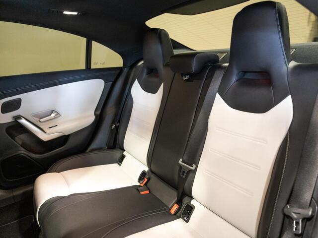 Mercedes-Benz CLA-KLASSE 180 AMG Line Premium Plus / 136pk / Panorama dak / Stoelverwarming / Leder /