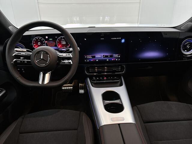 Mercedes-Benz CLA-KLASSE 180 Business Solution AMG | Premium pakket | Nightpakket | Trekhaak | Vast panoramadak | Warmtewerend, donkergetint glas | URBAN GUARD | 18" vijfspaaks lichtmetalen AMG-velgen |