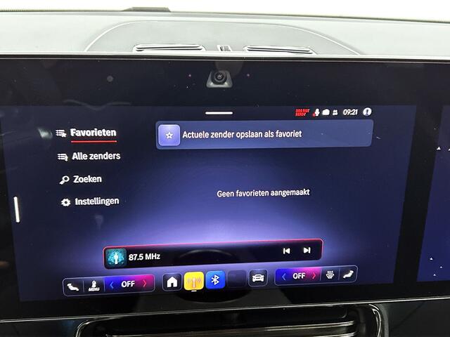 Mercedes-Benz CLA-KLASSE 180 Business Solution AMG | Premium pakket | Nightpakket | Trekhaak | Vast panoramadak | Warmtewerend, donkergetint glas | URBAN GUARD | 18" vijfspaaks lichtmetalen AMG-velgen |