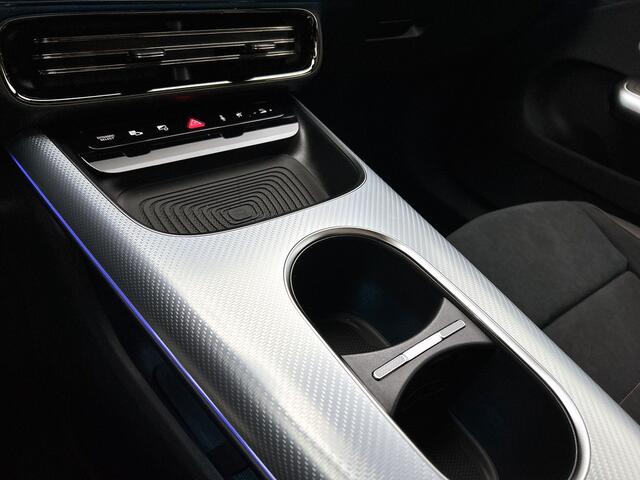 Mercedes-Benz CLA-KLASSE 180 Business Solution AMG | Premium pakket | Nightpakket | Trekhaak | Vast panoramadak | Warmtewerend, donkergetint glas | URBAN GUARD | 18" vijfspaaks lichtmetalen AMG-velgen |