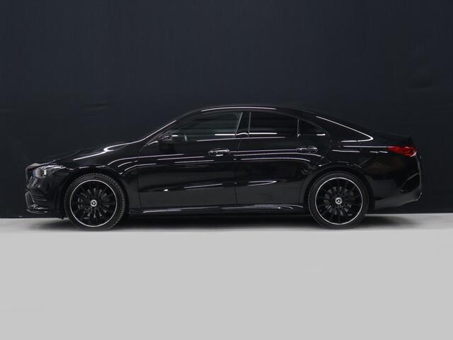 Mercedes-Benz CLA-KLASSE 250 e AMG Line [APPLE CARPLAY, ANDROID, TREKHAAK, STOELVERWARMING, CRUISE CONTROL, PDC V+A, ACHTERUITRIJ CAMERA, AMG STYLING, NAVIGATIE, CLIMATE CONTROL, NIEUWSTAAT]