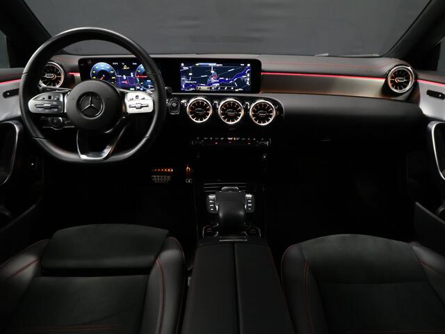 Mercedes-Benz CLA-KLASSE 250 e AMG Line [APPLE CARPLAY, ANDROID, TREKHAAK, STOELVERWARMING, CRUISE CONTROL, PDC V+A, ACHTERUITRIJ CAMERA, AMG STYLING, NAVIGATIE, CLIMATE CONTROL, NIEUWSTAAT]
